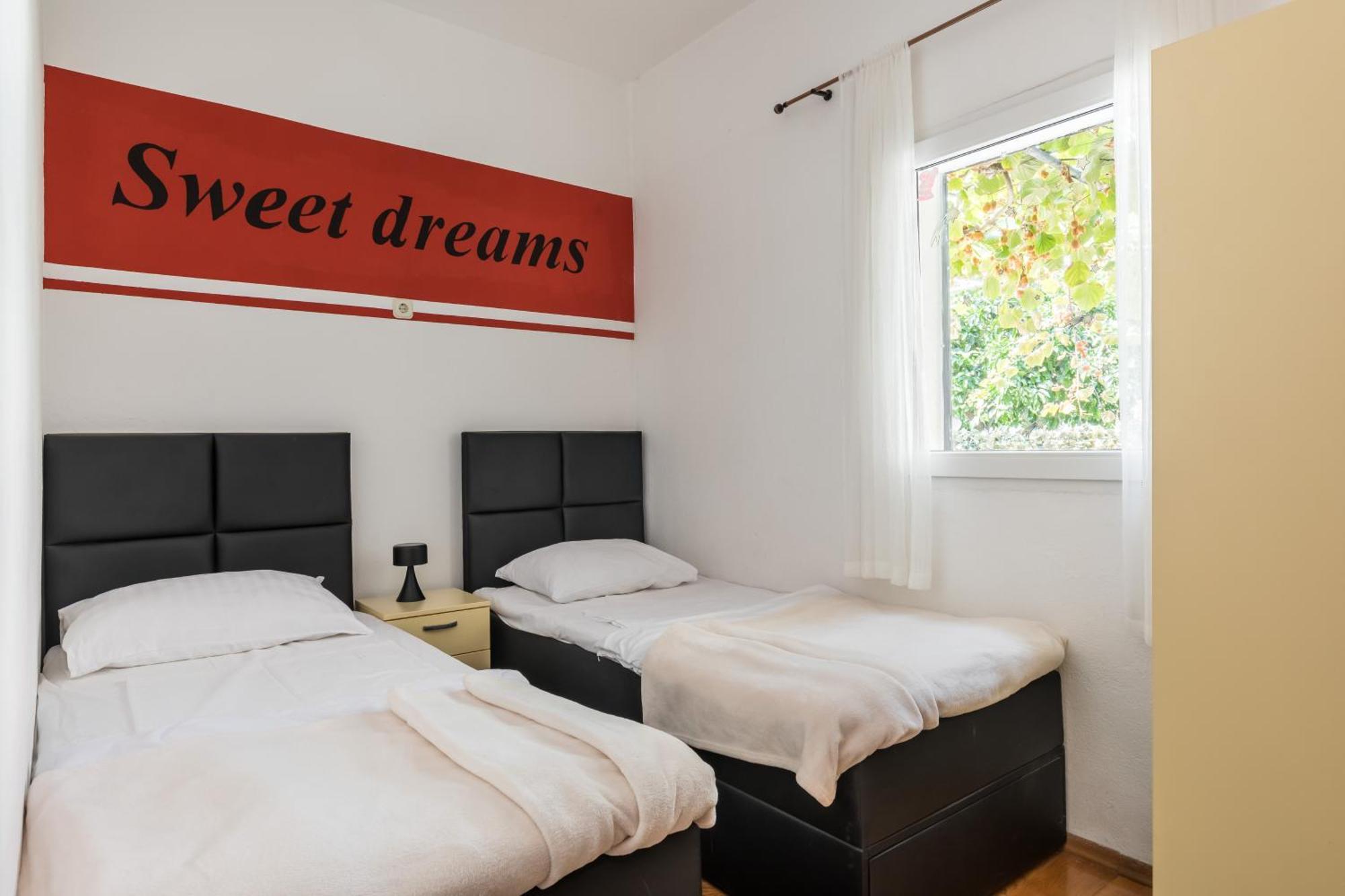 Sweet Dreams Apartment Sutivan ภายนอก รูปภาพ